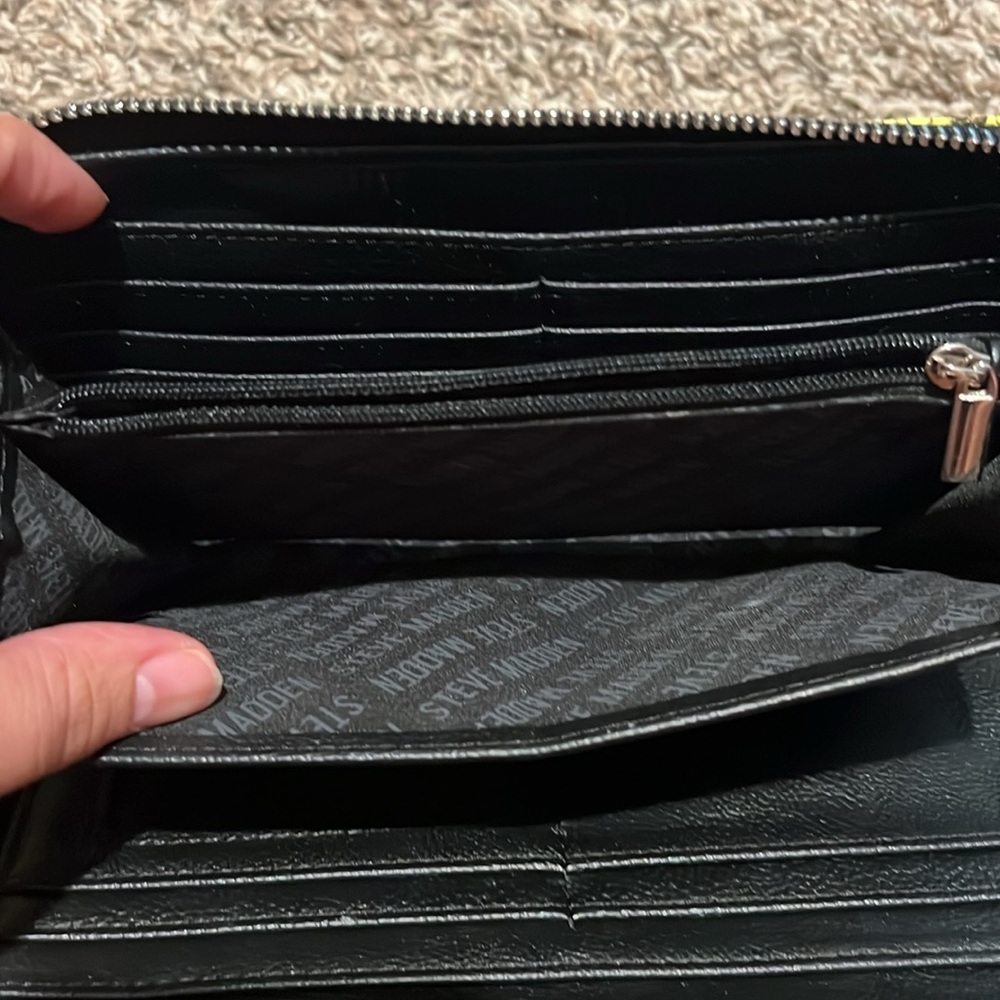 Steve Madden NWOT wristlet - Picture 3 of 3